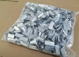 GANCHO PARA ZUNCHO METALICO